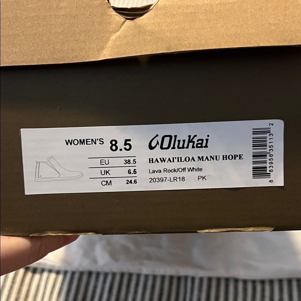 OluKai Women's Hawa'iloa Manu Hope in Lava Rock and Off White